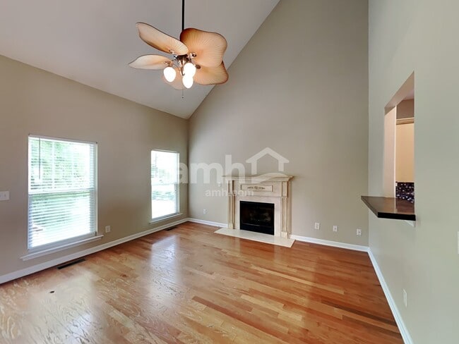 Building Photo - 1403 Bern Dr