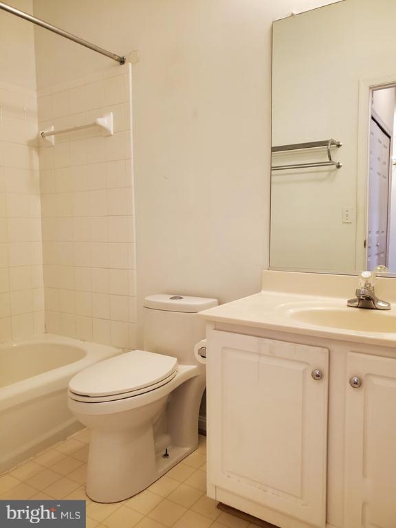 Building Photo - 420 Main St