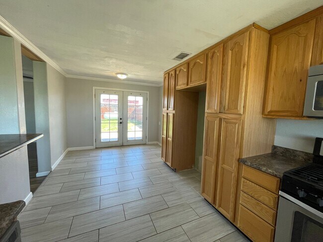 Building Photo - Country Charm Living Single Story Ranch Home