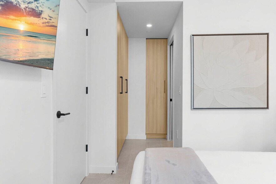 Building Photo - 501 NE 1st Ave