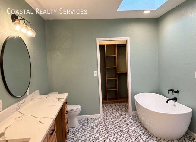 Building Photo - 32 Bay Dr NE