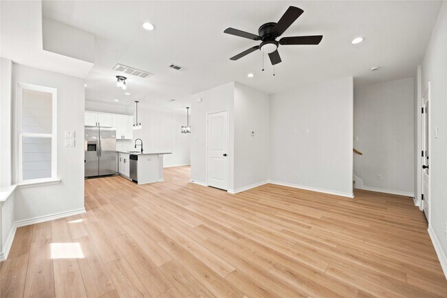 Building Photo - 2024 Hampton St