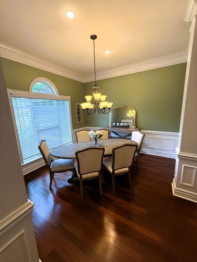 Building Photo - Spacious 4 bed 3 bath Home in Grove Point!