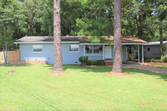 Building Photo - 2006 Crabapple Dr