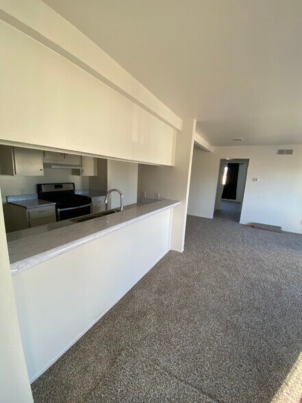 Building Photo - 18881 Valley Cir