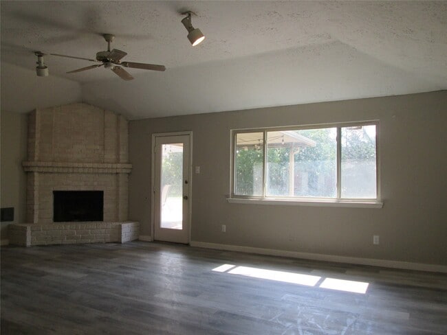 Building Photo - 2506 Portland Dr