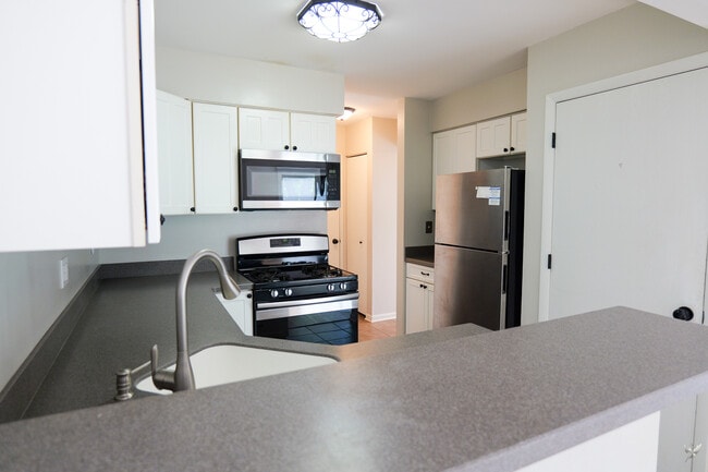 Building Photo - 1417 Queensgreen Cir