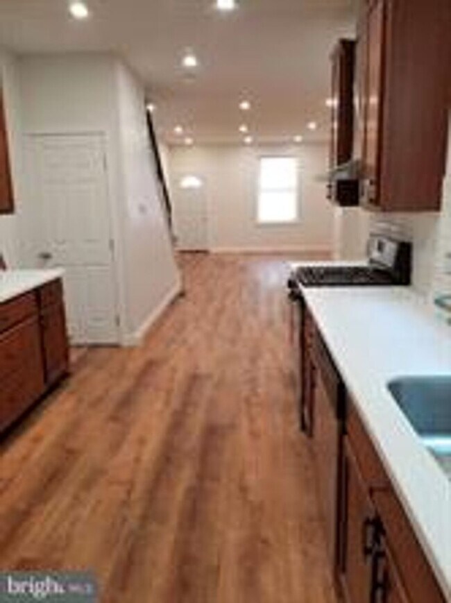 Building Photo - 3739 Midvale Ave