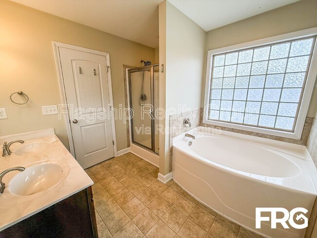Building Photo - 1217 Teakwood Dr
