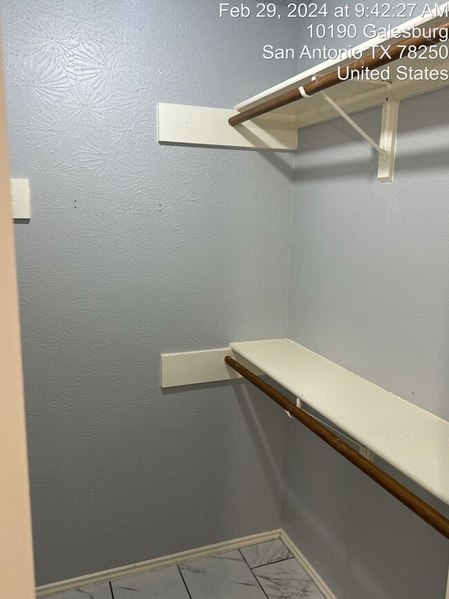 Building Photo - Comfort and Convenience Awaits YOU!