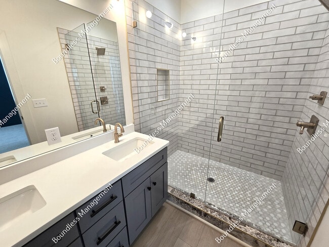 Building Photo - 340 Eugenia St SW