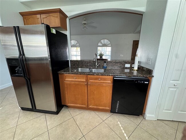 Building Photo - 14940 Day Lily Ct