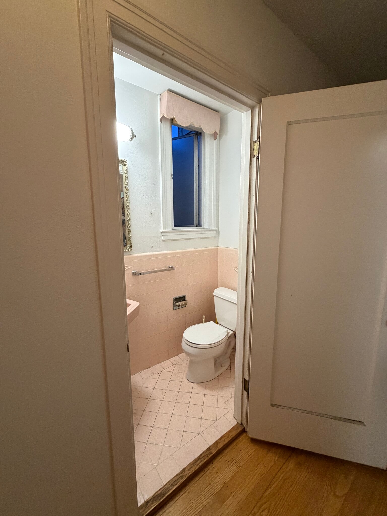 Building Photo - 182 Cayuga Ave