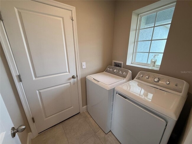 Building Photo - 10013 Daybreak Glen