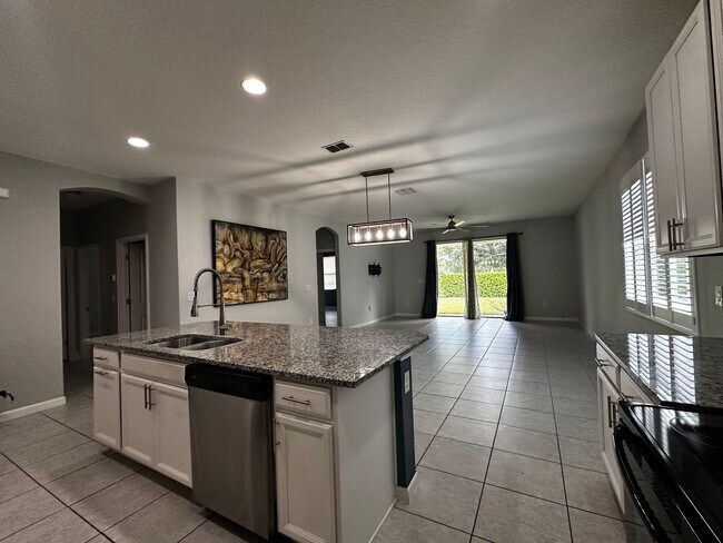 Building Photo - SAWGRASS - 4BR/2BA HOME