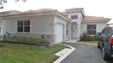 Building Photo - 533 NW 47th Ave