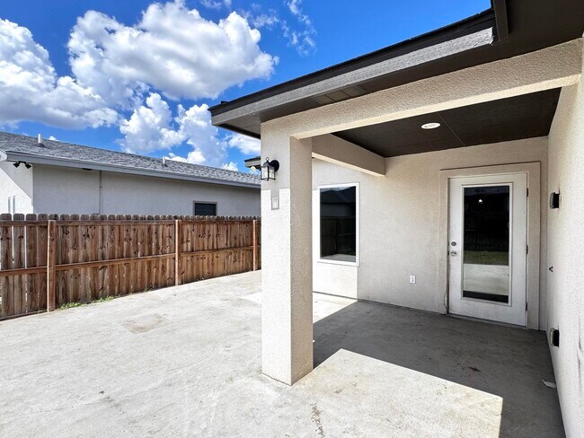 Building Photo - 1412 El CAPORAL DR.