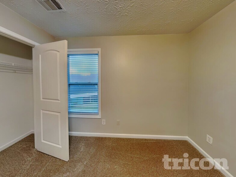 Building Photo - 2350 Dalton Park