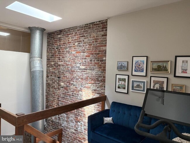 Building Photo - 725 Kater St