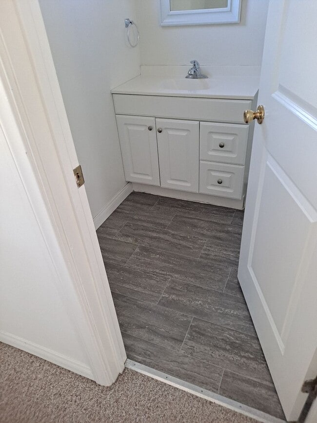 Building Photo - TORRANCE 1 BDRM APT FOR LEASE!