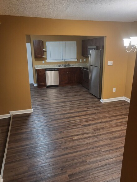 Building Photo - 3575 Oakvale Rd