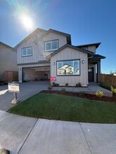 Building Photo - 16870 SW Leaf Ln