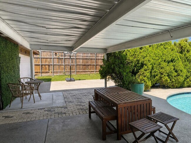 Building Photo - 11067 Wallbrook Dr