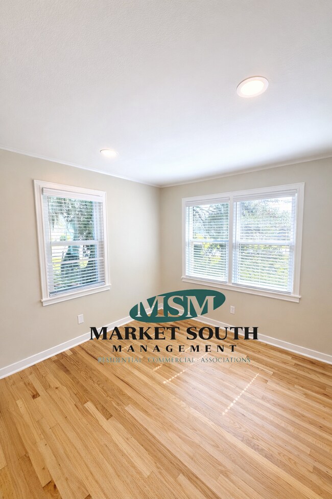 Building Photo - THUNDERBOLT COTTAGE!- AVAILABLE NOW!