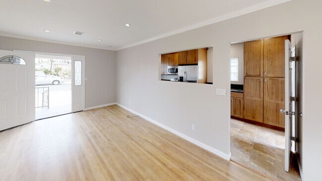 Building Photo - Cozy 3BD/1BA w/ Large Kitchen! (Lease out, pending signatures. Check back in a few days!)