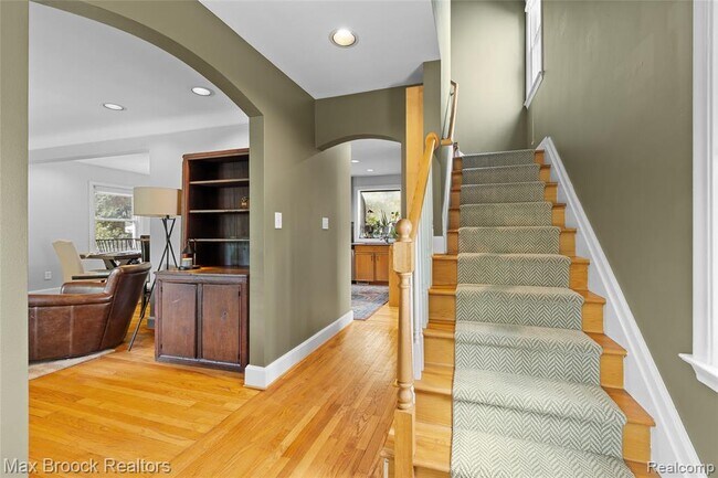 Building Photo - 758 Chester St