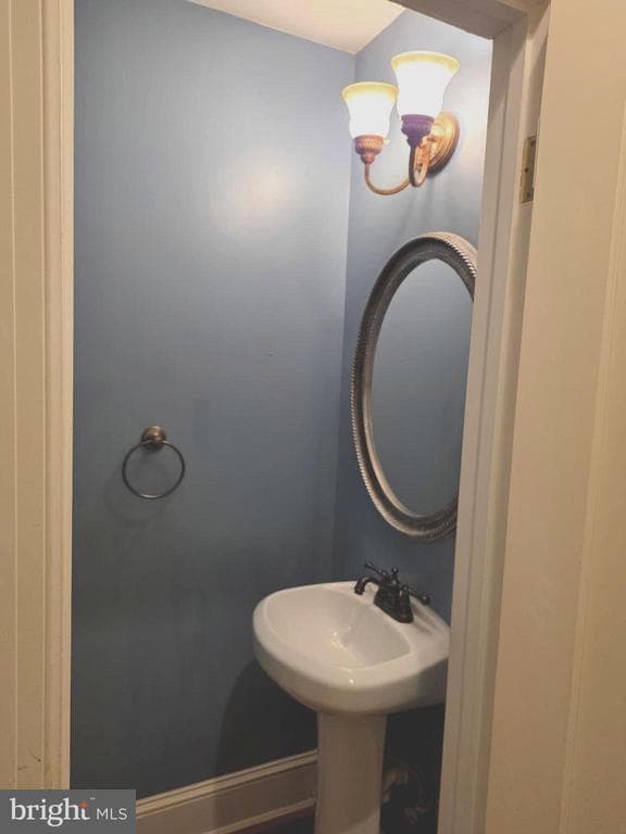 Building Photo - 1513 Van Buren St NW