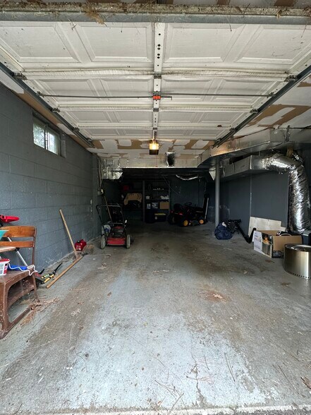 Building Photo - 3616 Riverview Dr