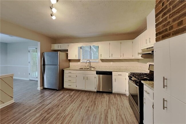 Building Photo - 4741 Nutmeg Way SW