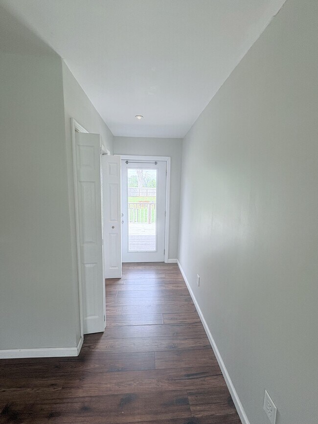 Building Photo - 109 Sheffield Rd