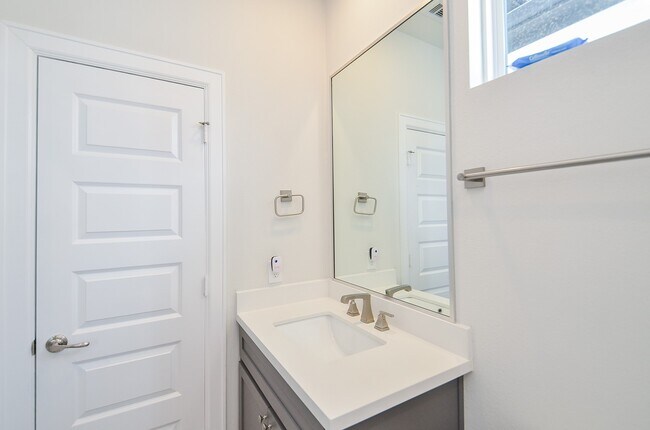 Building Photo - 2812 Grand Fountains Dr