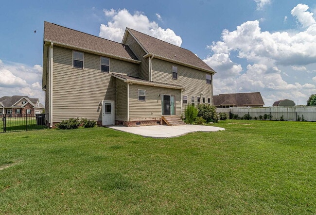Building Photo - Spacious 2-Story in Pikeville! 3 BR | 2.5 BA w/ Bonus Room *Lawn Care / Trash Included*
