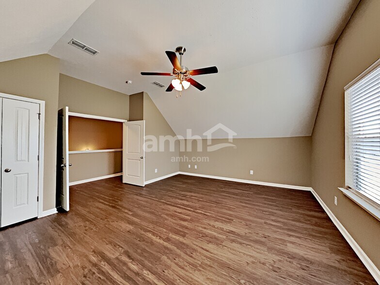 Building Photo - 1116 Selous Dr