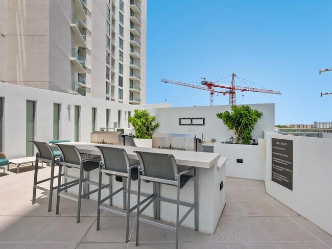 Building Photo - 301 Quay Commons Dr