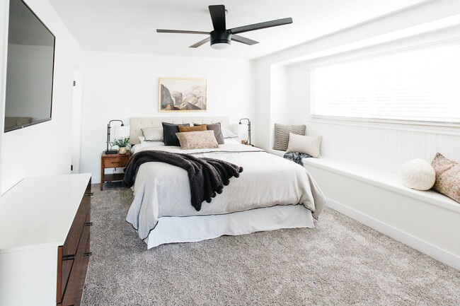 Building Photo - Stunning Remodel near Old Town!