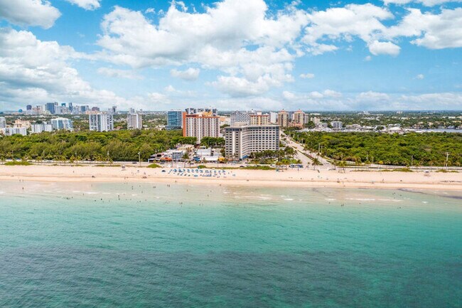Building Photo - Beachfront Bloo's -2 Units-Ocean View Balc...