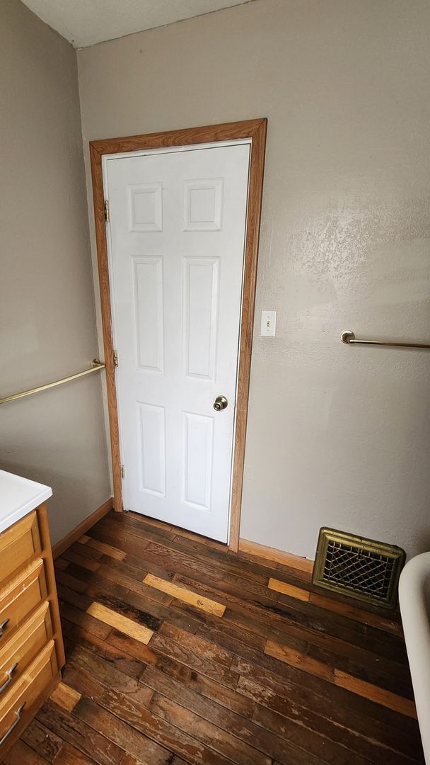 Building Photo - 2 Bed 1 Bath