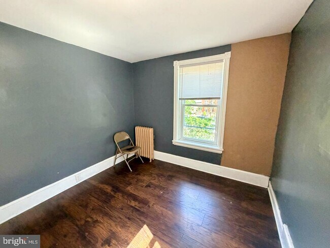 Building Photo - 400 W 3rd St