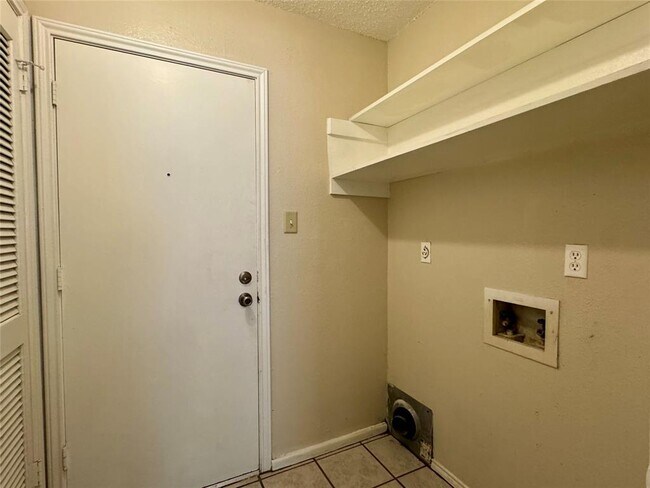 Building Photo - 512 Eberhart Ln