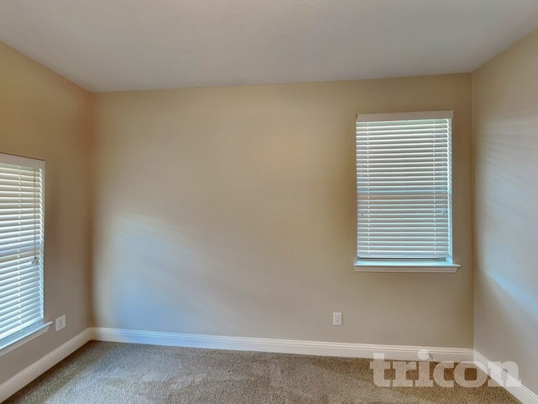 Building Photo - 209 Buckskin Dr