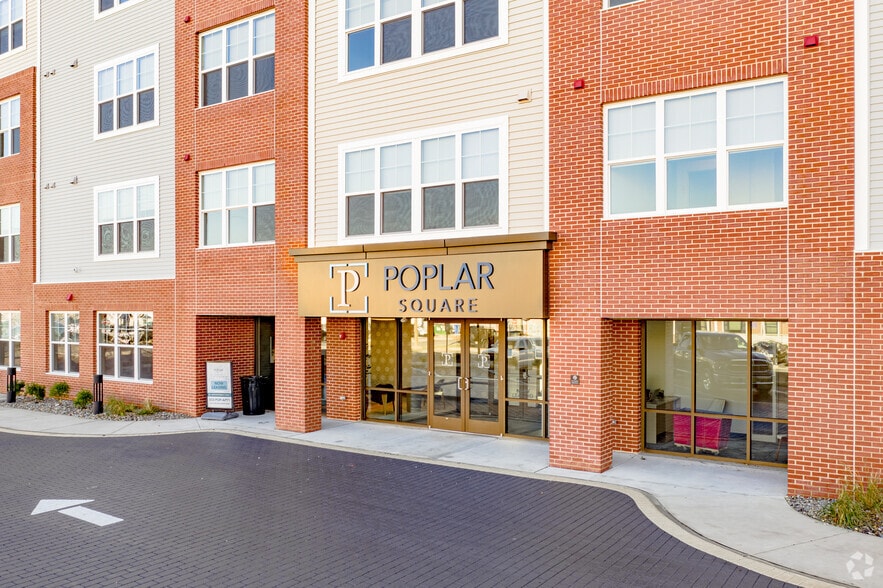 Building Photo - Poplar Square Apartments