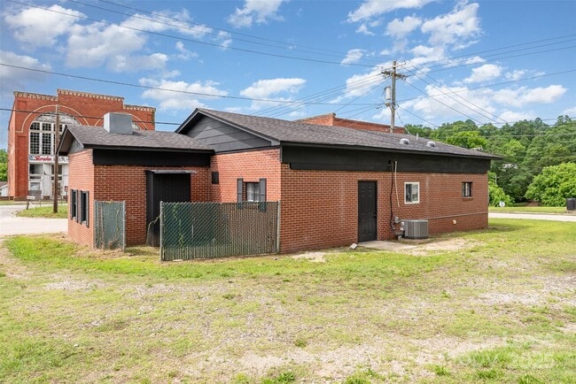 Building Photo - 412 Flat Dr