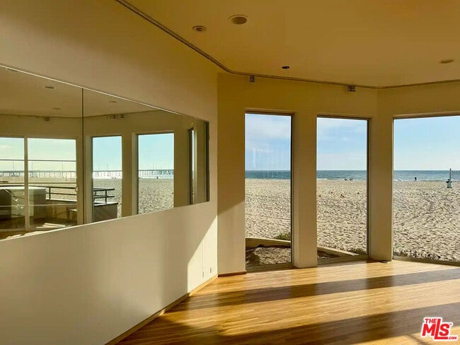 Building Photo - 3505 Ocean Front Walk