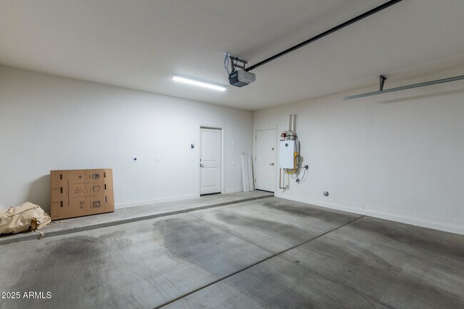 Building Photo - 1511 W Sierra Vista Dr