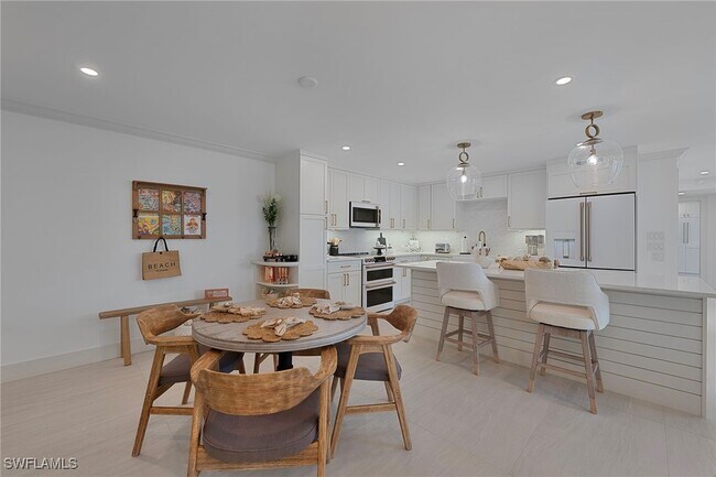 Building Photo - 1950 Gulf Shore Blvd N