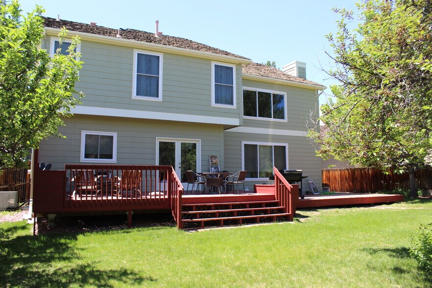 Backyard – large, fenced, kid/pet friendly, landscaped w/apple trees - 2720 South Cole Court